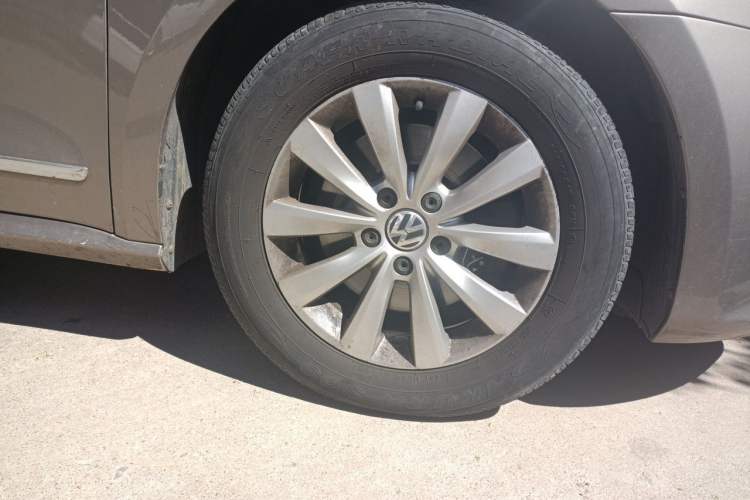 Used Volkswagen Passat 2011 1.8 TSI DSG Prestige Edition Right Front Wheel Hub