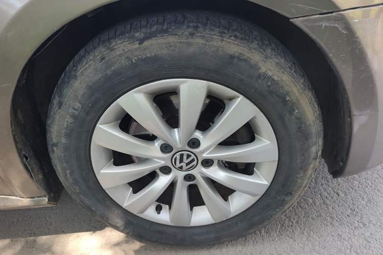 Used Volkswagen Passat 2011 1.8 TSI DSG Prestige Edition Right Front Wheel Hub