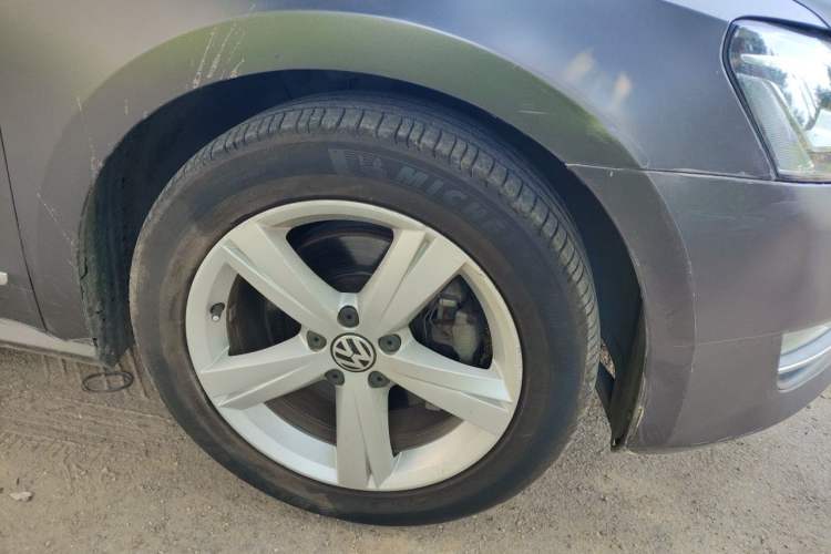 Used Volkswagen Passat 2011 1.8TSI DSG Prestige Edition Right Front Wheel Hub