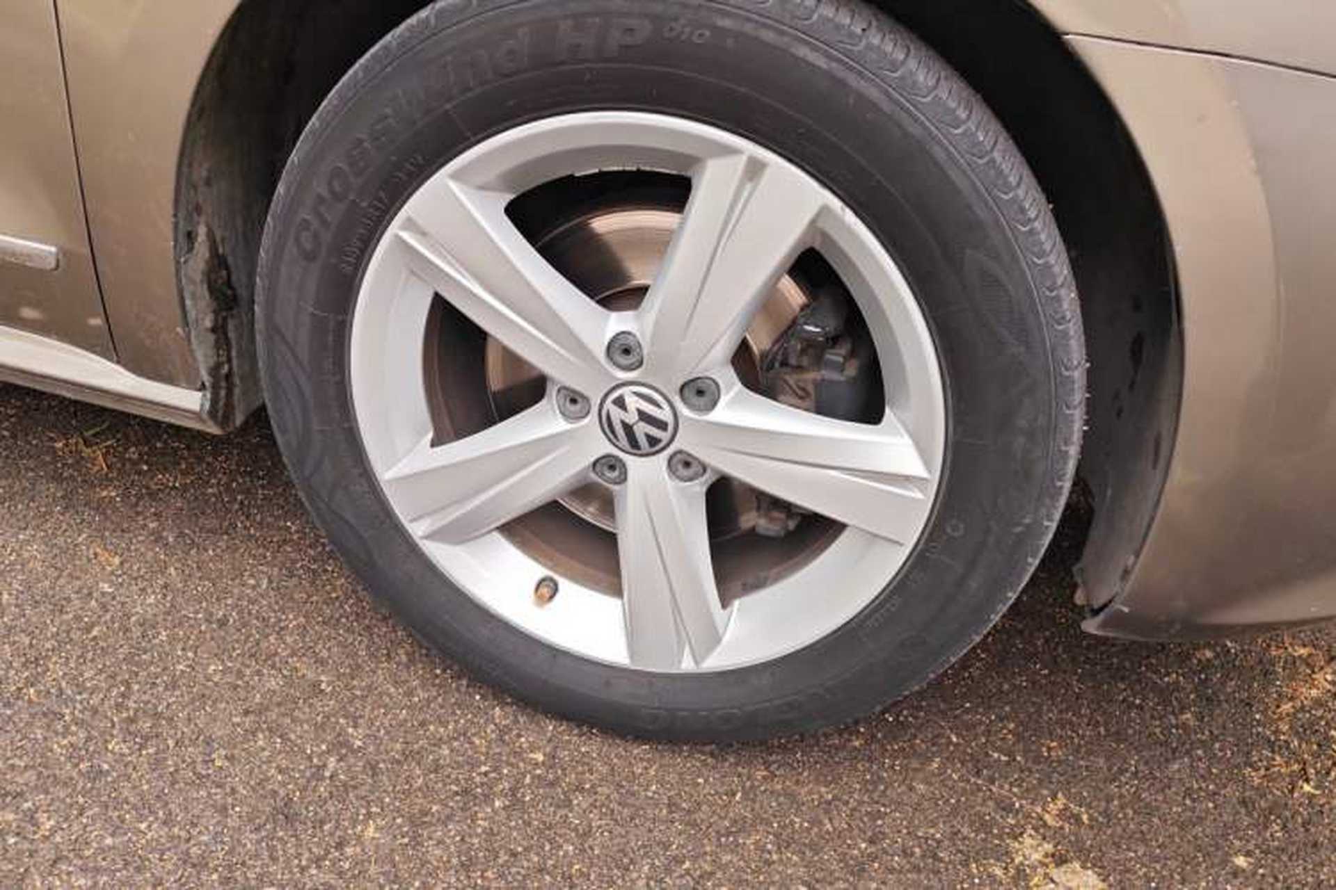 Used Volkswagen Passat 2011 1.8TSI DSG Prestige Edition Right Front Wheel Hub