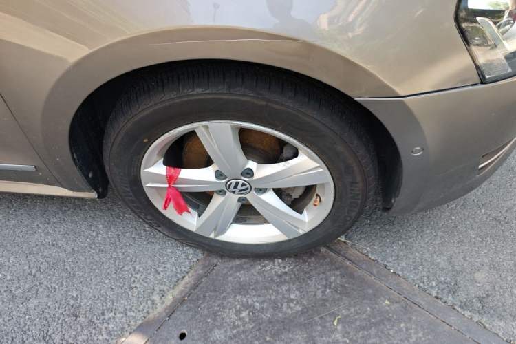 Used Volkswagen Passat 2011 1.8TSI DSG Prestige Edition Right Front Wheel Hub