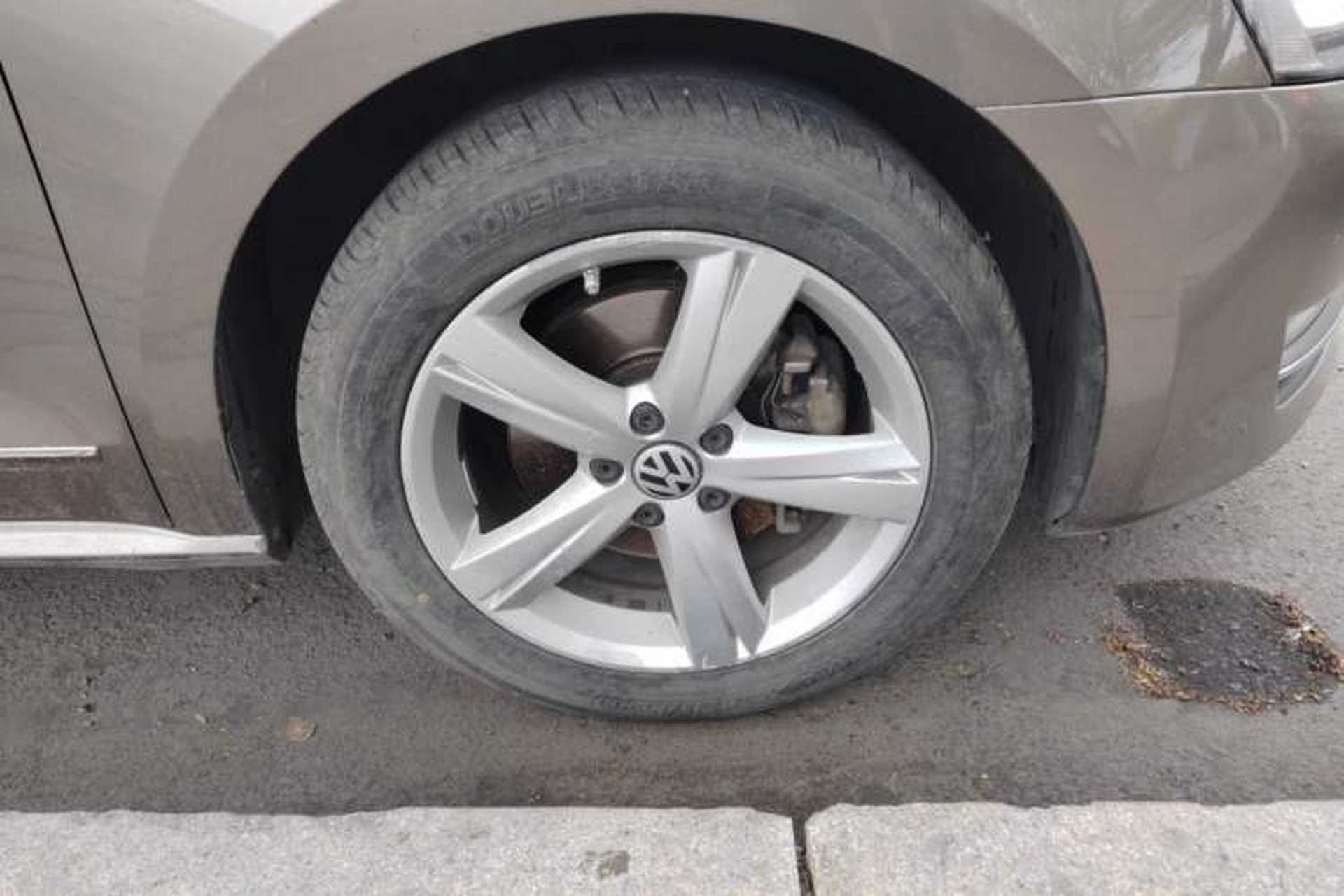 Used Volkswagen Passat 2011 1.8TSI DSG Prestige Edition Right Front Wheel Hub