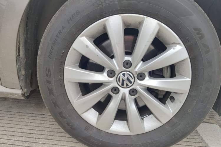 Used Volkswagen Passat 2011 1.8 TSI DSG Prestige Edition Right Front Wheel Hub