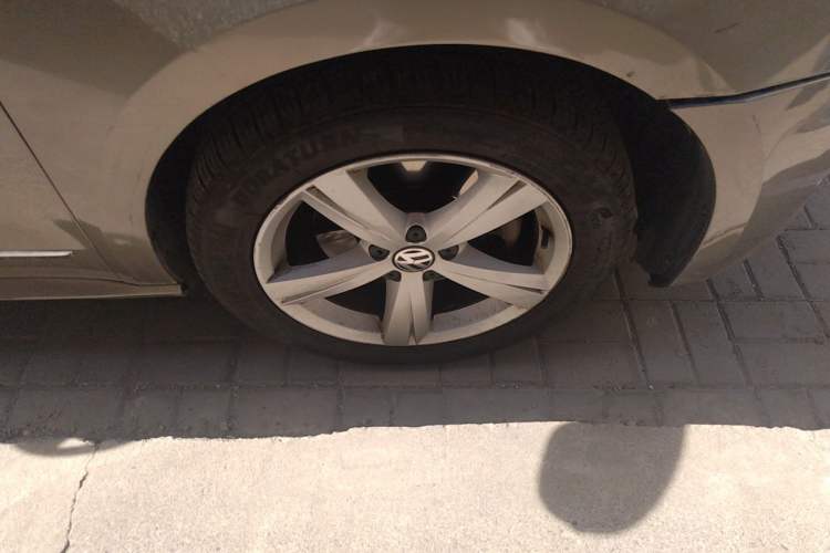 Used Volkswagen Passat 2011 2.0 TSI DSG Premium Edition Right Front Wheel Hub