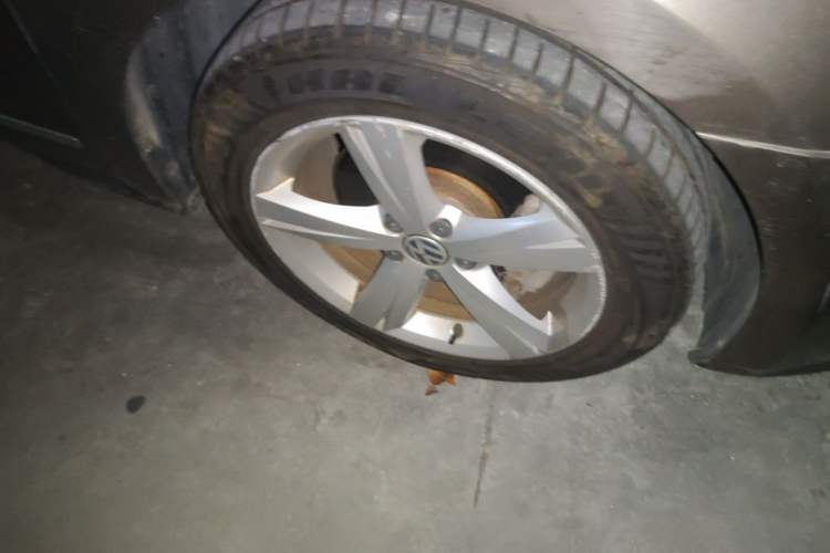 Used Volkswagen Passat 2011 1.8TSI DSG Prestige Edition Right Front Wheel Hub