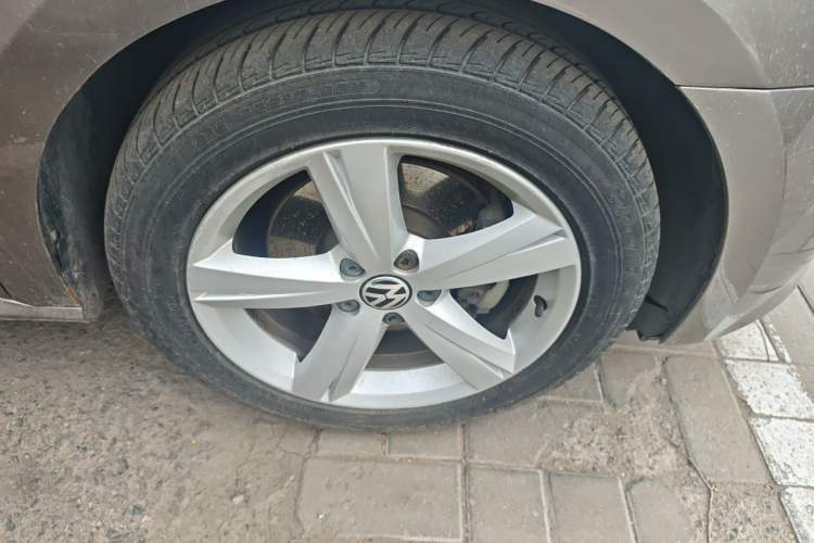 Used Volkswagen Passat 2011 1.8TSI DSG Prestige Edition Right Front Wheel Hub