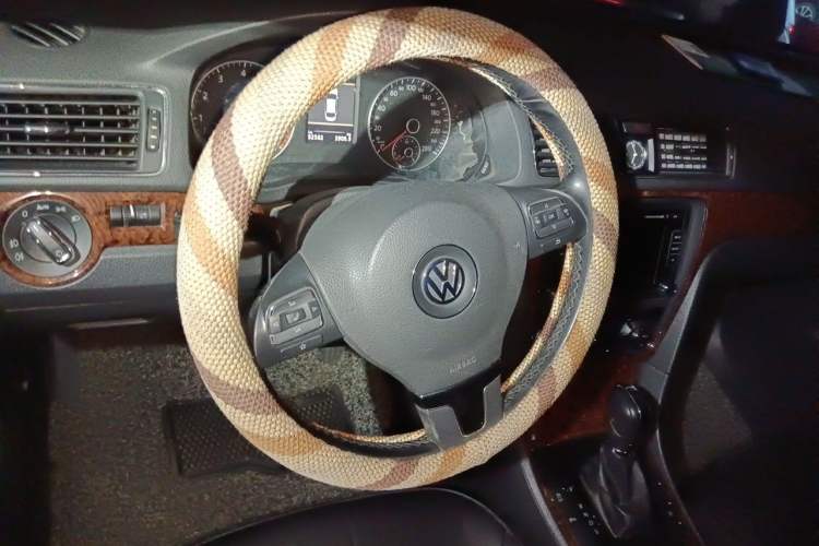 Used Volkswagen Passat 2011 1.8TSI DSG Prestige Edition Steering Wheel