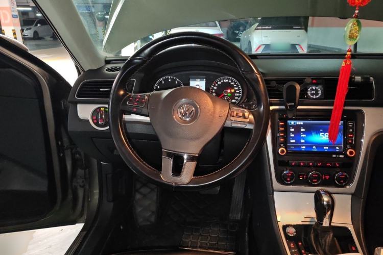 Used Volkswagen Passat 2011 1.8TSI DSG Prestige Edition Steering Wheel