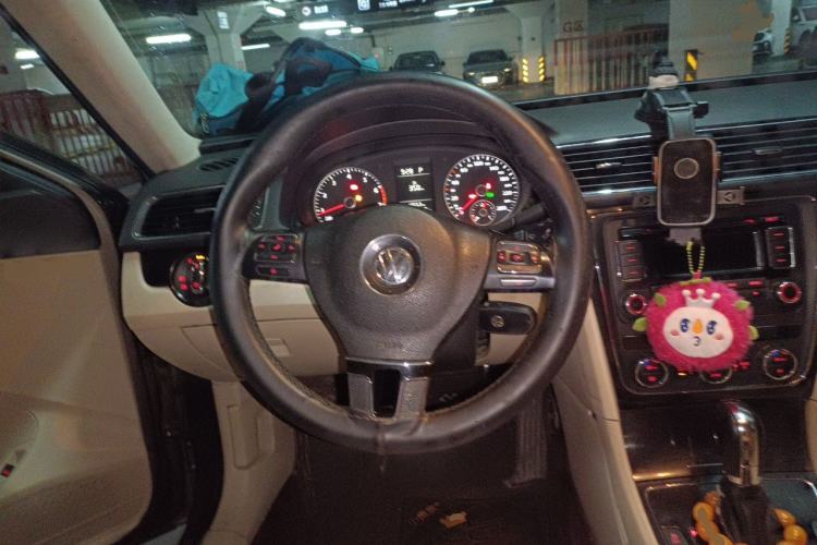 Used Volkswagen Passat 2011 1.8TSI Automatic Prestige Edition Steering Wheel