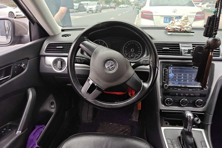 Used Volkswagen Passat 2011 1.8TSI Automatic Prestige Edition Steering Wheel