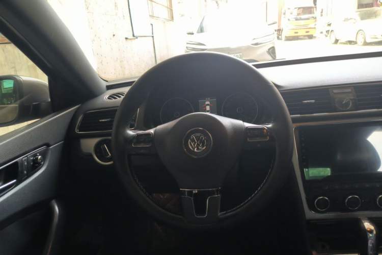 Used Volkswagen Passat 2011 1.8 TSI DSG Ultimate Edition Steering Wheel