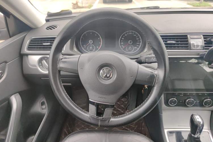 Used Volkswagen Passat 2011 1.8 TSI DSG Prestige Edition Steering Wheel