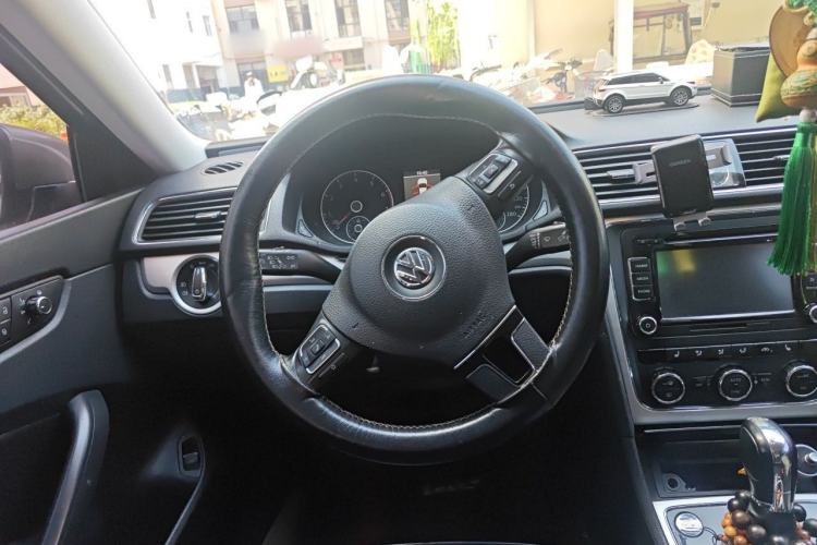 Used Volkswagen Passat 2011 1.8 TSI DSG Ultimate Edition Steering Wheel
