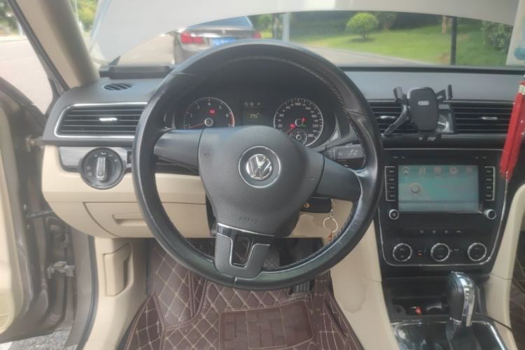 Used Volkswagen Passat 2011 1.8TSI Automatic Prestige Edition Steering Wheel