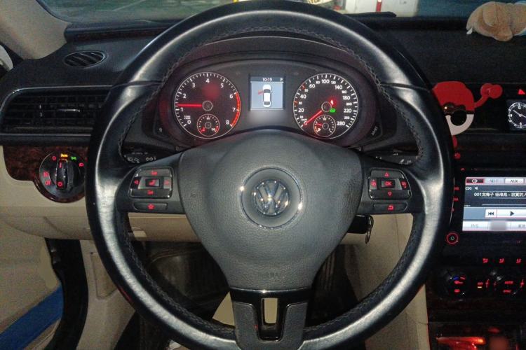 Used Volkswagen Passat 2011 1.8TSI DSG Prestige Edition Steering Wheel