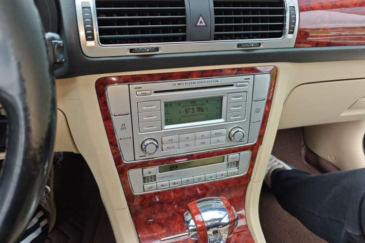 Used Volkswagen Passat 2011 1.8T Automatic Luxury Model Audio And AC Panel