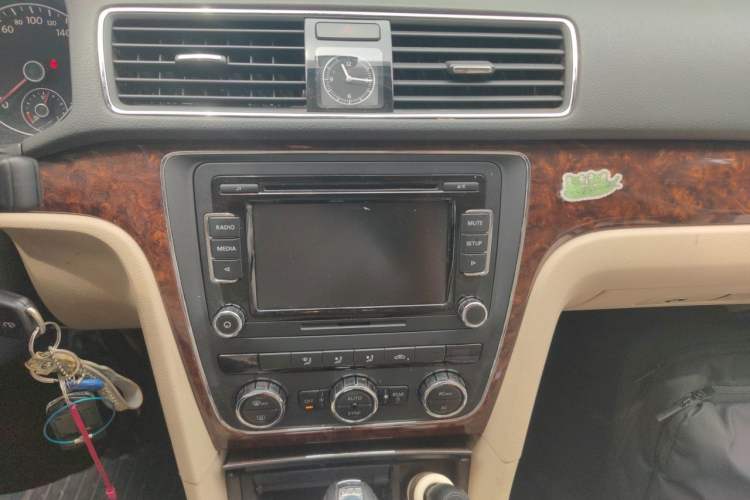 Used Volkswagen Passat 2011 1.8TSI DSG Prestige Edition Audio And AC Panel