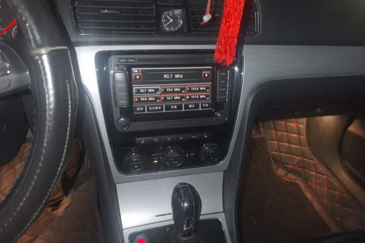 Used Volkswagen Passat 2011 2.0 TSI DSG Ultimate Edition Audio And AC Panel