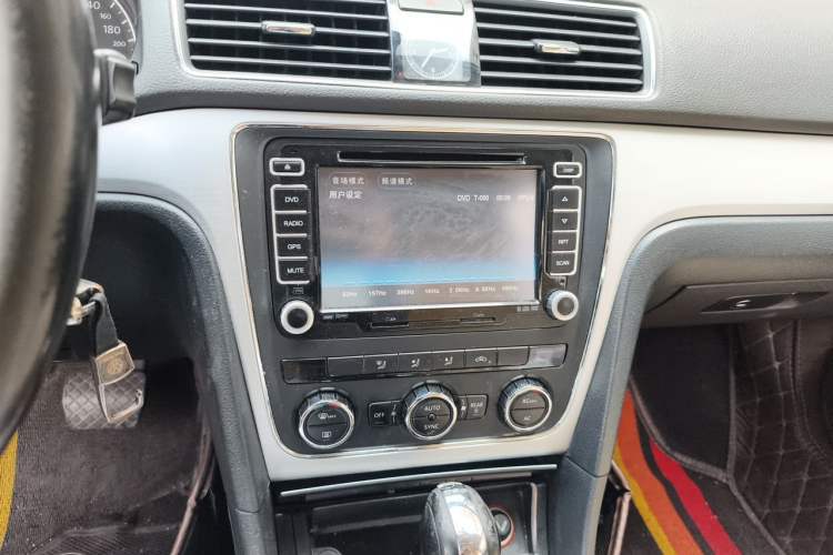 Used Volkswagen Passat 2011 1.4 TSI DSG Prestige Edition Audio And AC Panel