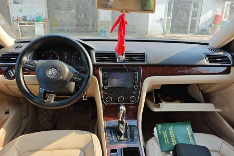 Used Volkswagen Passat 2011 1.8 TSI DSG Ultimate Edition Center Console