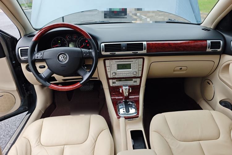 Used Volkswagen Passat 2011 1.8T Automatic Luxury Model Center Console
