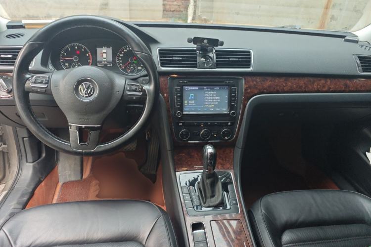 Used Volkswagen Passat 2011 1.8TSI DSG Prestige Edition Center Console