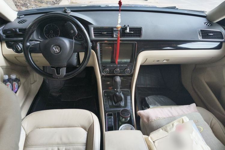 Used Volkswagen Passat 2011 1.8TSI Automatic Prestige Edition Center Console