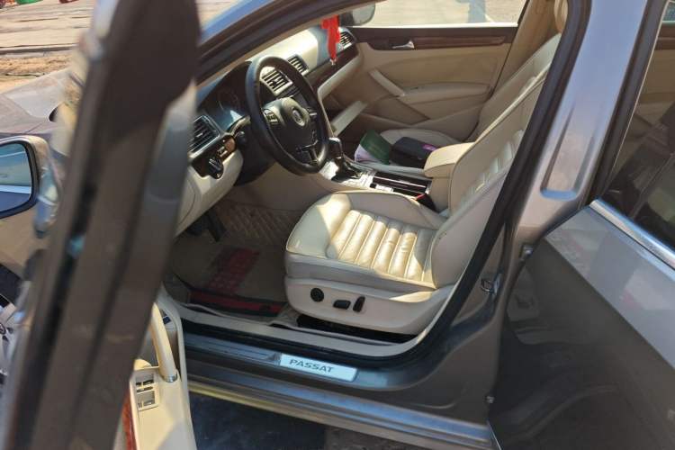 Used Volkswagen Passat 2011 1.8 TSI DSG Ultimate Edition Driver Seat