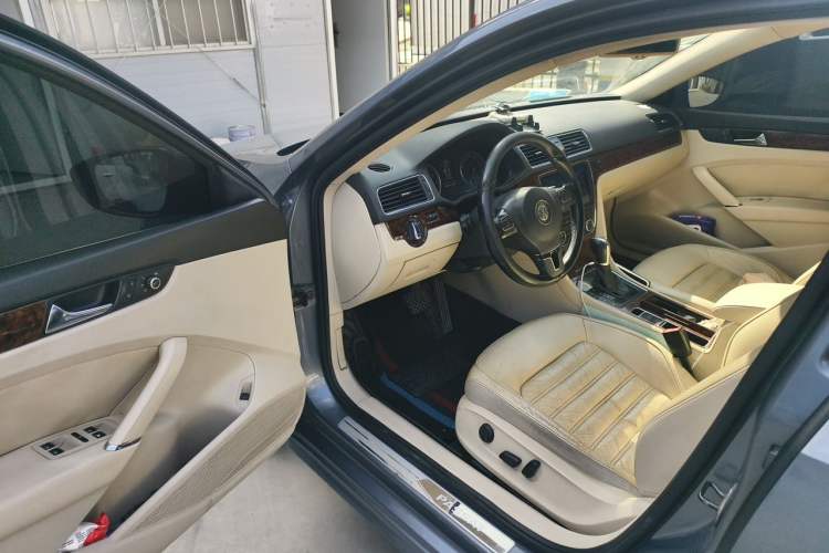 Used Volkswagen Passat 2011 1.8TSI DSG Prestige Edition Driver Seat