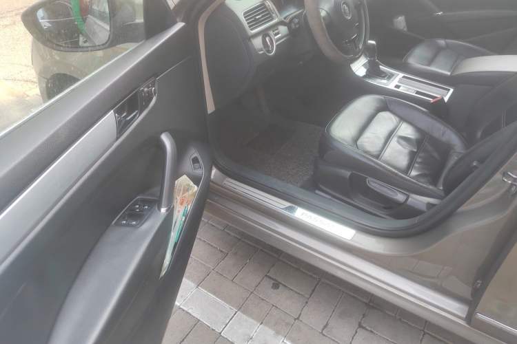 Used Volkswagen Passat 2011 1.8TSI Automatic Prestige Edition Driver Seat