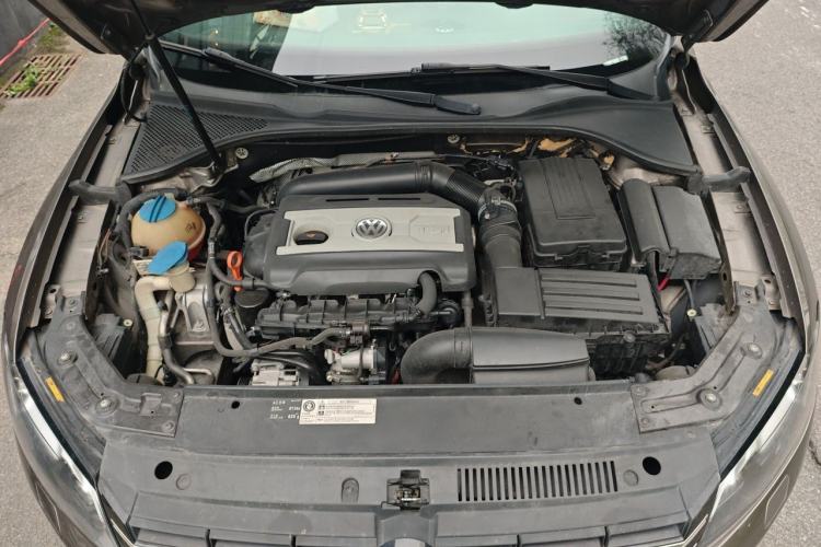 Used Volkswagen Passat 2011 1.8TSI DSG Prestige Edition Engine Bay