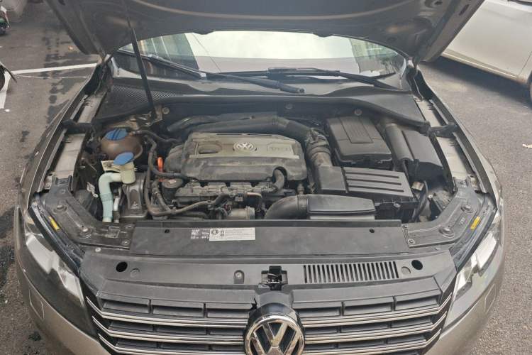 Used Volkswagen Passat 2011 1.8TSI DSG Prestige Edition Engine Bay