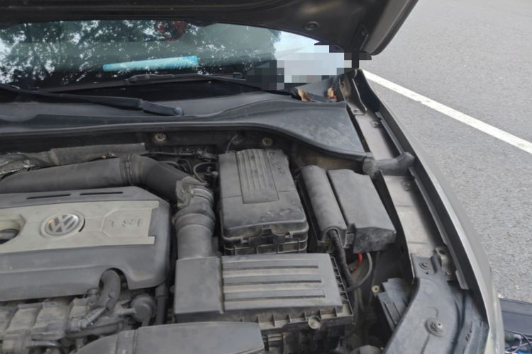 Used Volkswagen Passat 2011 1.8TSI DSG Prestige Edition Engine Bay Left