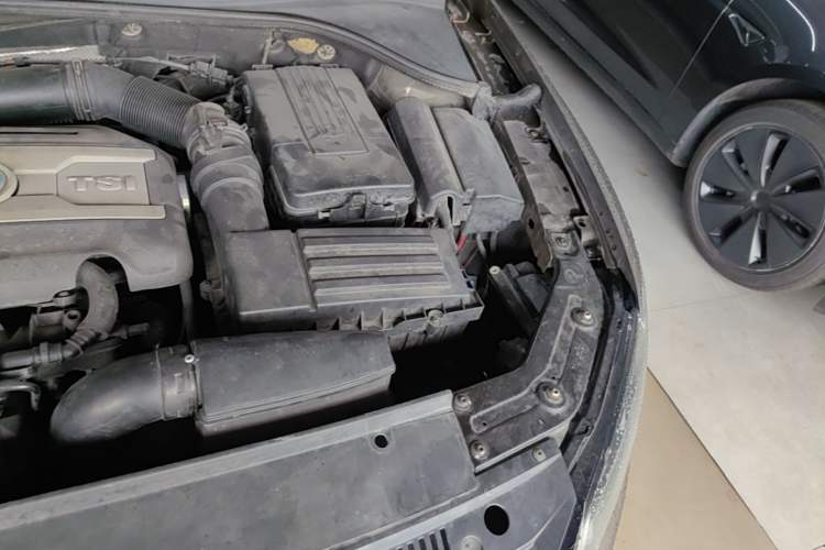 Used Volkswagen Passat 2011 1.8 TSI DSG Prestige Edition Engine Bay Left