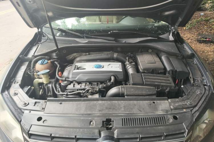 Used Volkswagen Passat 2011 1.8TSI Automatic Prestige Edition Engine Bay