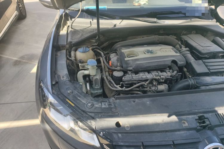 Used Volkswagen Passat 2011 1.8TSI DSG Prestige Edition Engine Bay Right