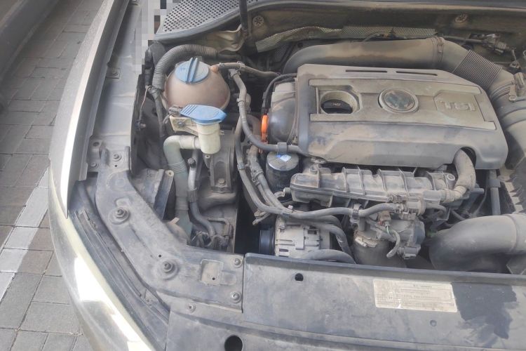 Used Volkswagen Passat 2011 1.8TSI Automatic Prestige Edition Engine Bay Right