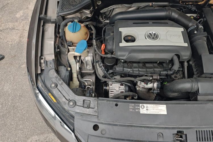 Used Volkswagen Passat 2011 1.8TSI DSG Prestige Edition Engine Bay Right