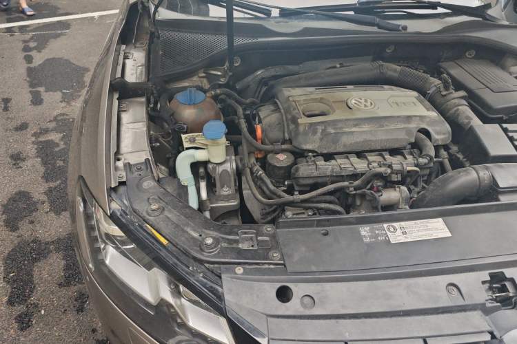 Used Volkswagen Passat 2011 1.8TSI DSG Prestige Edition Engine Bay Right