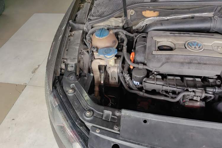 Used Volkswagen Passat 2011 1.8 TSI DSG Prestige Edition Engine Bay Right