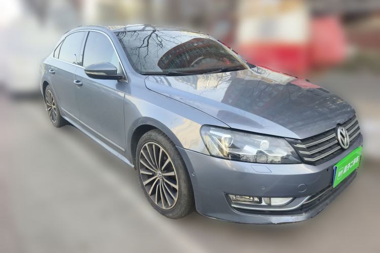 Used Volkswagen Passat 2011 2.0 TSI DSG Ultimate Edition Front Right 45 Deg