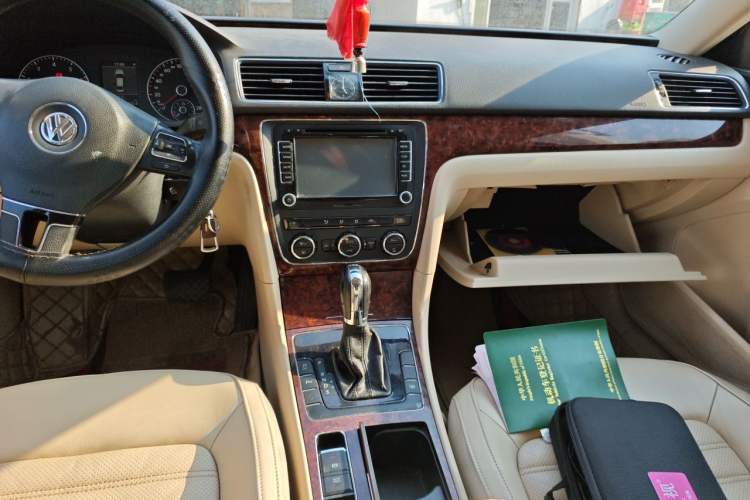 Used Volkswagen Passat 2011 1.8 TSI DSG Ultimate Edition Gear Lever