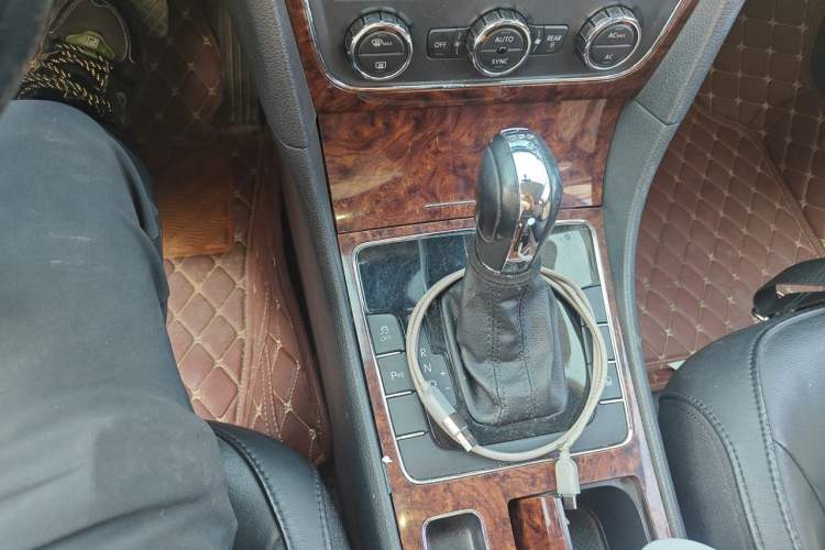 Used Volkswagen Passat 2011 1.8TSI DSG Prestige Edition Gear Lever