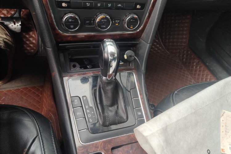 Used Volkswagen Passat 2011 1.8 TSI DSG Prestige Edition Gear Lever