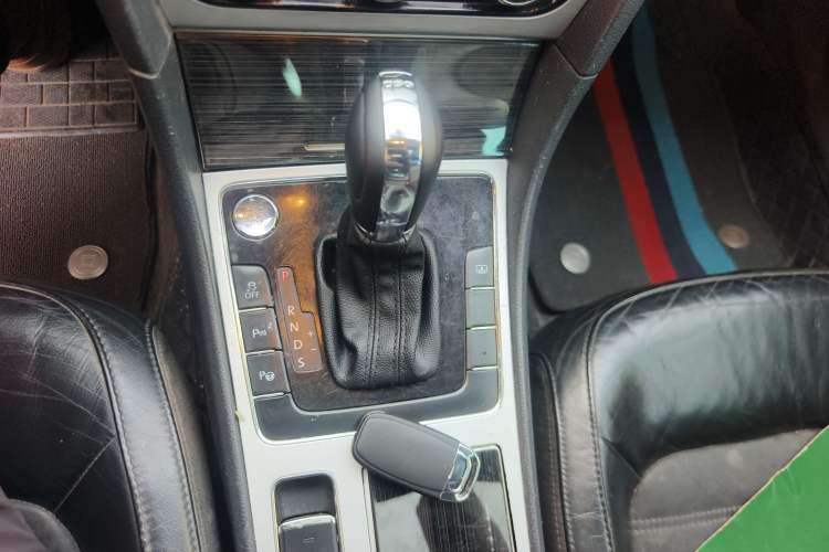 Used Volkswagen Passat 2011 2.0 TSI DSG Ultimate Edition Gear Lever