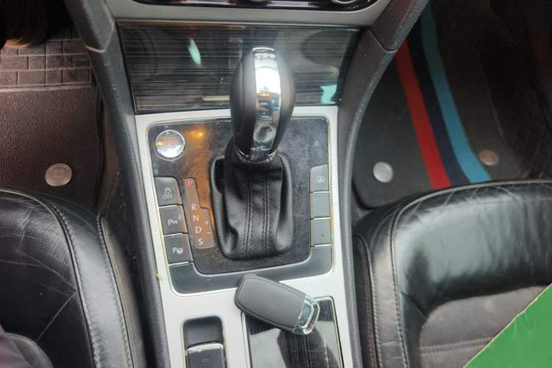 Used Volkswagen Passat 2011 2.0 TSI DSG Ultimate Edition Gear Lever