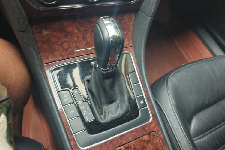 Used Volkswagen Passat 2011 1.8TSI DSG Prestige Edition Gear Lever