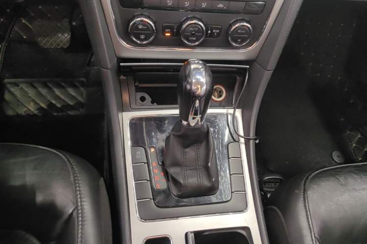 Used Volkswagen Passat 2011 1.8 TSI DSG Prestige Edition Gear Lever