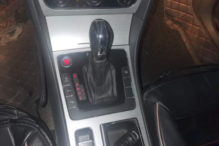 Used Volkswagen Passat 2011 2.0 TSI DSG Ultimate Edition Gear Lever