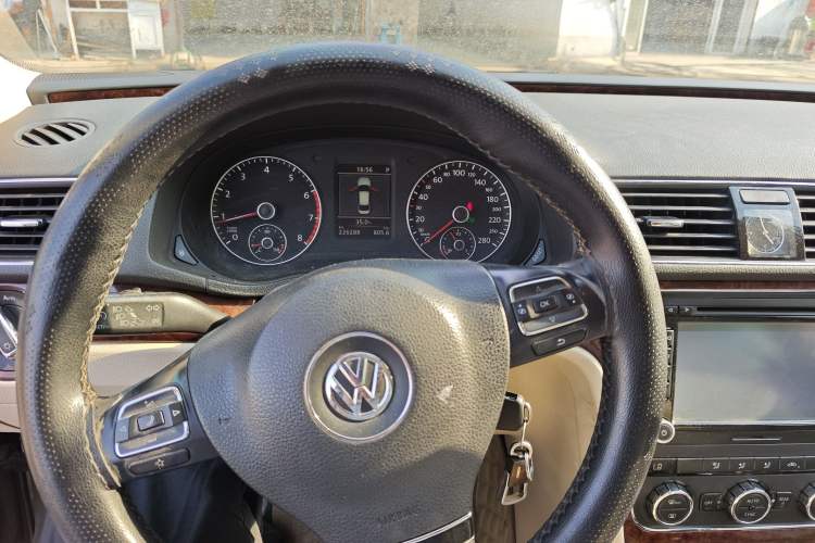 Used Volkswagen Passat 2011 1.8 TSI DSG Ultimate Edition Instrument Cluster